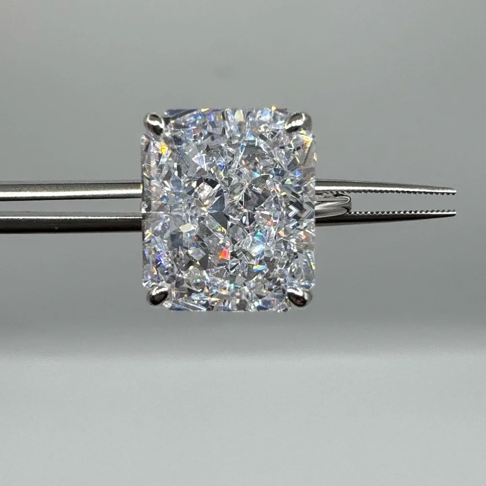18k 7ct Radiant Cut Ring - Picture 14 of 16